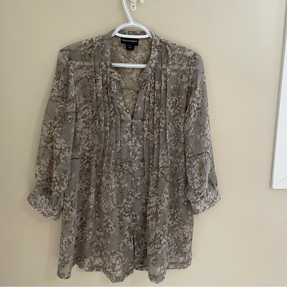 REQUEST Chiffon Floral 3/4 Length Button Down Tunic Shirt, Size XS Greenish Grey - Picture 9 of 10